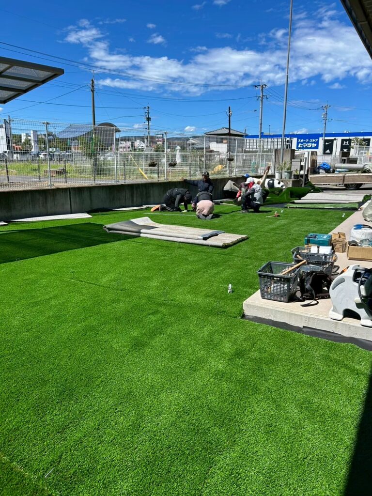 大村市・かたまち保育園様｜アスファルトの園庭が“ふわふわで涼しい安心空間”に | 【公式】芝専門TURFER：天然芝も人工芝もアドバイスから ...